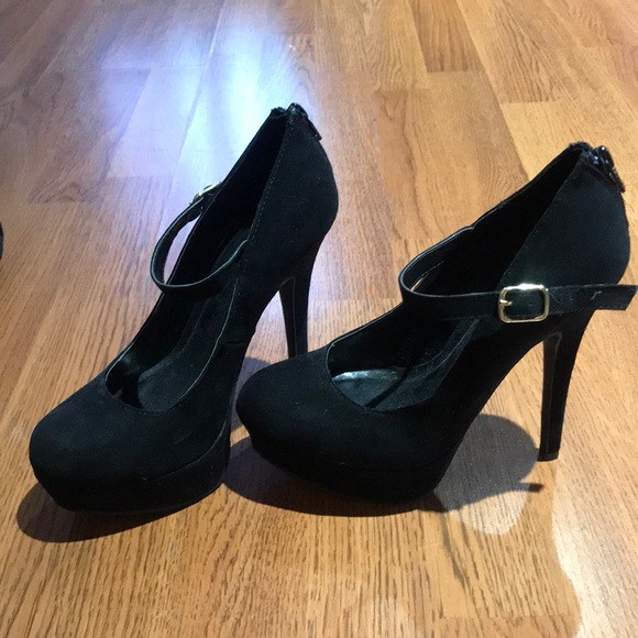 Heels - Picture 2 of 3